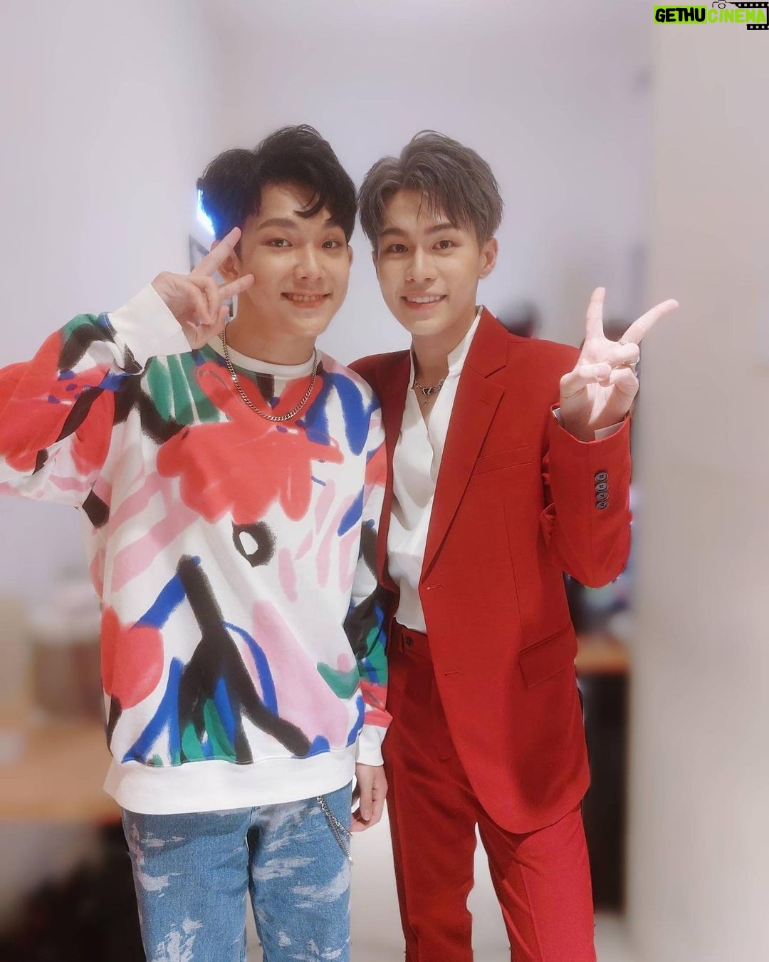 Yu-Jia Lin Instagram - 愛的小k💕 不多說我們感情多好惹🤪 陪一次生日怎麼夠🥹 每年都有我了啦🤣 @k_knvk #生日會 #林毓家 #家家