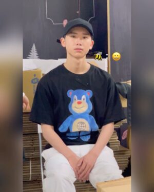 Yu-Jia Lin Instagram - 搞怪系列怎麼可能停😜
第四集來了😋
我這次有上字幕
大家覺得如何呢💕
#ACQUA #源少年 #搞怪系列