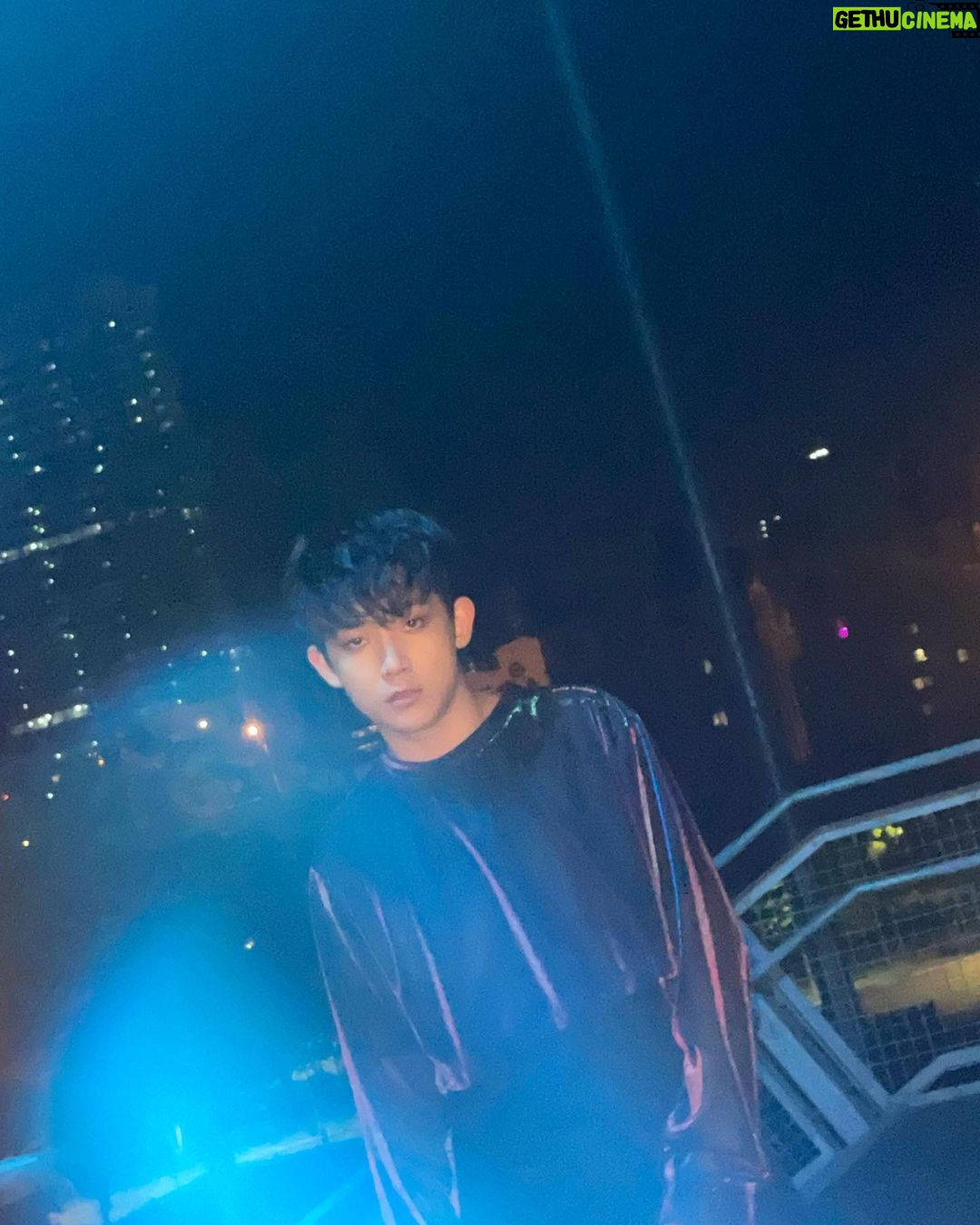 Yu-Jia Lin Instagram - 我們的新歌「Mmm…嗯」 MV明天中午12點種子音樂官方YT就要上了喔❤️🥰 記得要來觀看喔❤️🔥 #林毓家 #Mmm…嗯 #AcQUA #源少年 #新歌