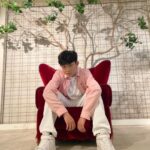 Yu-Jia Lin Instagram - I’m King 最笨的King🤪 #林毓家 #家家 #AcQUA #king #ootd