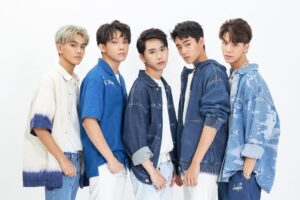 Yu-Jia Lin Instagram - 我們終於出道了❤️🥰
謝謝大家一路以來的支持🔥
這只是開始❗️
我們會更努力的🤪
最愛偶的團員們❤️
Photographer by陳小烈
Production video by @mulustudio
Wardrobe Stylist by @cliffordchu
Hairstylist by @ig_sasaya @enko0827 
Makeup by @summer_lalayo @chianychen 
outfit from @hm #hmtaiwan #hmxme