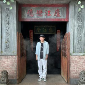 Yu-Jia Lin Instagram - 看得出來我超怕吧🥲
這次的鬼屋體驗我真的是害怕到不行 
裡面的氣氛真的非常非常好 好多場景都超級逼真

他們把電影民雄鬼屋的道具直接搬到現場 
看鬼片都那麼嚇人了 進去鬼片場景一定更刺激！

「民雄鬼屋實景體驗特展」」到9月11日都有喔
在國立臺灣科學教育館七樓東側特展區
還不趕快來親身體驗一下🤣
 
@hauntedhouse_minxiong
@minxiong_haunted_house

#民雄鬼屋實境體驗
#不要回頭不要吹口哨
#電影式場景實境呈現
#窒息式沉浸體驗