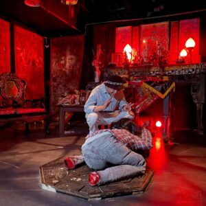 Yu-Jia Lin Instagram - 看得出來我超怕吧🥲
這次的鬼屋體驗我真的是害怕到不行 
裡面的氣氛真的非常非常好 好多場景都超級逼真

他們把電影民雄鬼屋的道具直接搬到現場 
看鬼片都那麼嚇人了 進去鬼片場景一定更刺激！

「民雄鬼屋實景體驗特展」」到9月11日都有喔
在國立臺灣科學教育館七樓東側特展區
還不趕快來親身體驗一下🤣
 
@hauntedhouse_minxiong
@minxiong_haunted_house

#民雄鬼屋實境體驗
#不要回頭不要吹口哨
#電影式場景實境呈現
#窒息式沉浸體驗