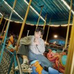 Yu-Jia Lin Instagram - e步e步都聽過了嗎～ 還沒聽過的朋友們快去聽喔❤️💕 照片遊樂園篇📷 #林毓家 #家家 #遊樂園 #AcQUA #源少年 #e步e步