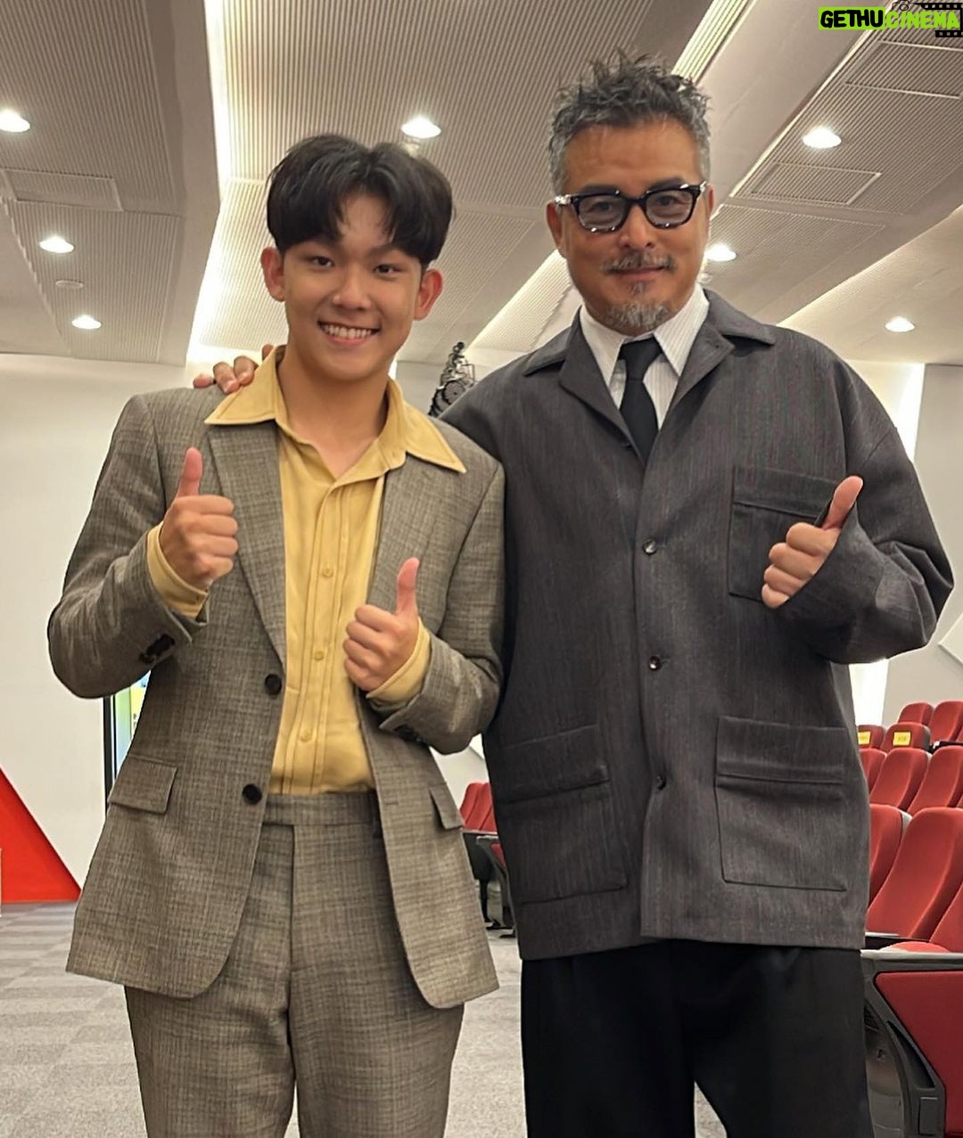 Yu-Jia Lin Instagram - 桃園電影節得到最佳男演員獎項🔥💜 謝謝所有一路上支持我的人🙏 也謝謝橋頂少年給了我那麼多回憶✌️ 我一定會繼續加油 也謝謝前輩們給我的鼓勵! 我會努力🙏 #桃園電影節 #最佳男演員 #林毓家 #家家 #橋頂少年