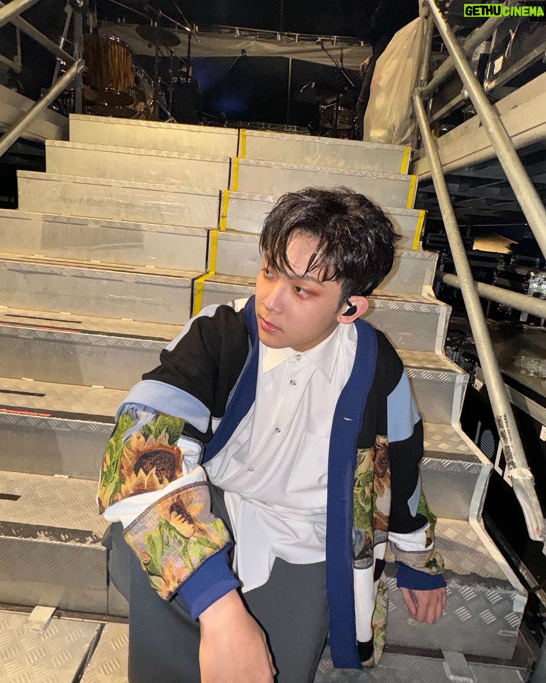Yu-Jia Lin Instagram - 今年就這樣結束了❤️ 我們明年繼續一起加油 一起努力吧🔥 祝你們新年快樂 我真的很愛你們 很謝謝你們一直支持我 明年見❤️ 舞蹈總監|木炭老師 @imcharcoal0101 化妝師| 謝易珊 Lyra Xie @So.easy studio (好容羿工作室) 妝助 王靜瑄 Malenie Wang 髮型師 |林哲全 Jarvis @jarvis_lin0131 (W+ salon) 造型師 |Judy Chou @judychou0608 💄彩妝設計與贊助 |M·A·C COSMETICS @maccosmeticstaiwan