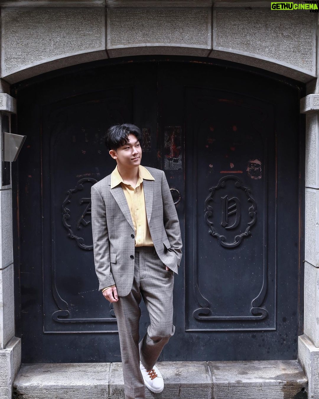 Yu-Jia Lin Instagram - 一些喜歡的照片😎 💜💯🔥😆👻🎃🤛 🎬@taoyuanfilmfest 📸@shchu_1229 💄@backstage_doris 💇♀️ @nofly644 🧵@williamyuan_ @tripler_studio 👔@sandroparis #sandro ❤️ @catwalktaiwan @catwalk.actors @acqua.official #2023TYFF #第十屆桃園電影節