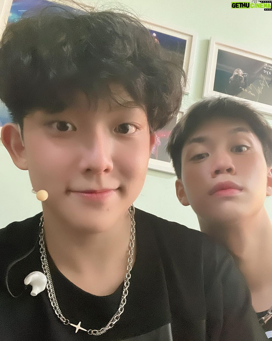 Yu-Jia Lin Instagram - 謝謝你們一直以來的陪伴 這一次台中演唱會圓滿成功❤️ 太感謝你們了🔥 希望以後每一次都有你們在❤️ 最後還有我最愛的奶奶❤️ 謝謝你今天來看我🔥 #AcQUA #林毓家 #家家