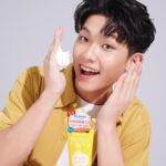 Yu-Jia Lin Instagram - 最近我常常去打籃球真的很容易流汗 所以現在我每天運動結束後我回家的第一件事情就是馬上洗臉! 因為我平常只要流汗很容易會覺得很不舒服 肌膚很油膩不光滑 而洗臉能馬上感覺到乾淨清爽 想跟大家介紹一個我最愛用的洗臉神器❤️ 日本熱銷15年NO.1的專科SENKA 超微米毛孔淨化潔顏乳🥰 它非常細緻也有濃密的微米養肌泡泡能徹底的清潔我堵塞的毛孔髒污 日本柚子精華淨化毛孔,更能有效減少黑頭粉刺並且去除老化的角質🥰 不僅如此還添加蠶絲蛋白保濕精華 還有雙重玻尿酸 更有12種肌膚保養成分,讓肌膚更水嫩 也讓你洗完臉後毛孔更緊緻,整個人在鏡頭上就能非常自然的呈現出透亮的肌膚 超級推薦大家使用❤️ AcQUA 源少年就是毛孔救援隊好夥伴! 請至各大屈臣氏、康是美、寶雅、MOMO 購物網、蝦皮商城等各大通路與電商平台均有販售 快去買起來跟我用一樣的神器😘 毛孔救援隊送大禮~ 在哪抽獎:專科官方IG @senkataiwan 抽獎獎品:超限定! AcQUA全簽名禮盒組（共有20組） 相關規則詳情請見抽獎文❤️ #專科 #SENKA #超微米毛孔淨化潔顏乳 #日台洗顏冠軍 #毛孔緊緻 #有感拋光 #毛孔救援隊