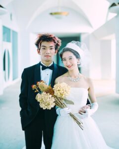 Yu Seki Instagram - . 私事ではございますが、三味線奏者の白藤ひかりさんと結婚致しました事をこの場を借りてご報告させて頂きます。 ひかりさんとは音楽活動を通して出逢い、これまで約6年間交際を重ねてきました。 彼女との出逢いのきっかけをくれた新井和輝に証人になってもらい、彼の誕生日が大安だったことにも縁を感じまして、10月29日に入籍することを決めました。 まだまだ未熟な二人ではございますが、公私問わず関わってくださる皆様に感謝を忘れず、同じ音楽の道を志し、互いの人生を支えながら共に歩んで行く所存です。 どうか今後ともご指導を賜りますよう、重ねてお願い申し上げます。 勢喜遊