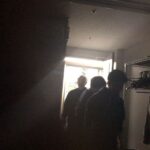 Yu Seki Instagram - 東名阪ツアーでもスタッフの誕生日はシッカリ祝ってきたKing Gnuチームです。 今日楽器テックのコンさん @konto5 の誕生日なので昨日本番前にお祝いしました！ 機材の搬入セッティングや機材に関するアイデアで助けてもらってます。 キングヌー愛、日々感じてます。ありがとう。 サトルのガチテノールすごい。 #kinggnu #涙でチューニングメーターが見えないよ