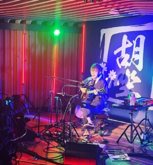 Yu Takahashi Instagram - 2022.7.21
高橋優FC会員限定
弾き語り配信LIVE
「胡坐」2022
～白橋でも黒橋でもない高橋～

ご視聴ありがとうございました！
13年目も引き続きよろしくお願いします！

#高橋優
#高橋優8thALBUM
#AmazonMusicStudioTokyo
#弾き語り