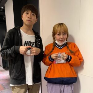 Yu Takahashi Instagram - こちらが、う◯こポーズになります。
何故、いきなりう◯こポーズかと申しますと、aikoさんが表現してくださっているう◯こポーズの手の中に映り込んでいるアルバム「PERSONALITY」の12曲目にその答えが隠されております。。。
…もしよければあなたもご一緒に、せーの、💩💩💩。
