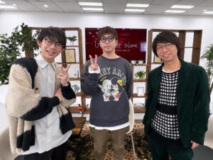 Yu Takahashi Instagram - 今日は #メガネの会 👓👓👓
で撮影でした！

#橋口洋平 #wacci
#川崎鷹也
#高橋優
#Uarenotalone