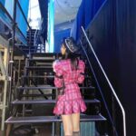Yui Oguri Instagram - #アイドルなんかじゃなかったら 新衣装⛓️✨🩷 可愛すぎるぅぅ… 細かなチェーンの装飾やキラキラソックスやアイドルらしいリボンやハート。。イヤリングもすき。 ハットに自分の名前が装飾されてて嬉しすぎて。。 手元に届いた時、涙が出そうになりました。 "アイドルになってよかった" 本当に素敵な衣装にも 力を頂きました！ オサレさんに感謝😌！！