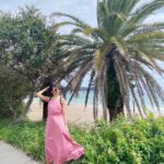Yui Oguri Instagram - 夏の終わり ゴンくんとの旅🌻🐾🔖 #夏#海#わんちゃん