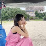 Yui Oguri Instagram - 夏の終わり ゴンくんとの旅🌻🐾🔖 #夏#海#わんちゃん