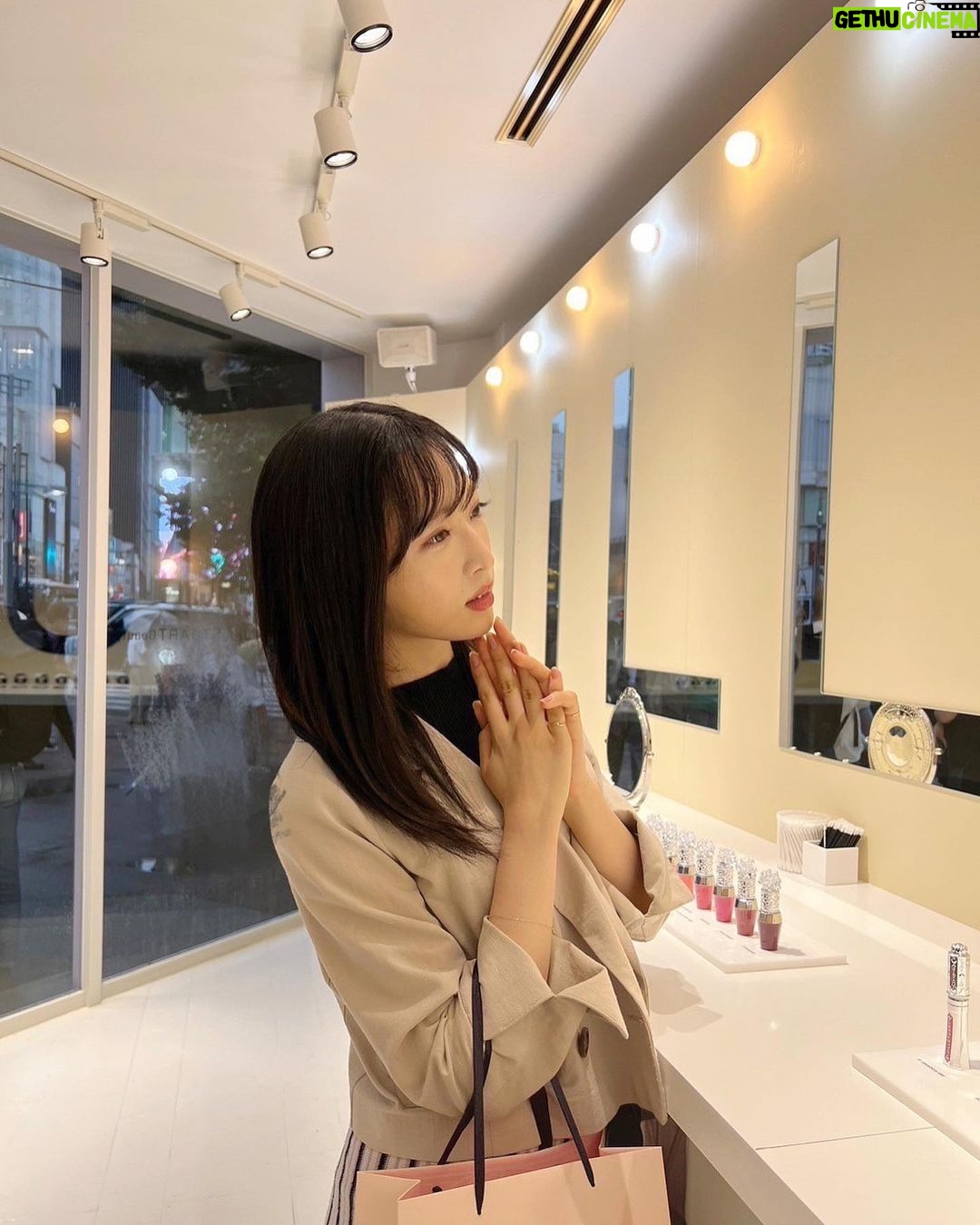 Yui Oguri Instagram - 「 かわいいに恋するすべてのひとに。PHOTO STUDIO by JILL STUART Beauty」 ポップアップイベントに参加させていただきました~🌷🫧 世界観が可愛くて とても癒されました👼🏻🪽 普段からメイク道具のチークや ヘアケアや柔軟剤も愛用しています!! コスメの色味はもちろん ケースも可愛くてとっても魅力的でした🪞 #ジルスチュアート #jillstuart