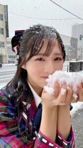 Yui Oguri Instagram - 北海道の雪はとってもふわふわ~❄️ #北海道 #クリスマスイブ #優里　さん