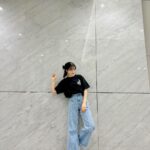 Yui Oguri Instagram - 22歳の生誕Tシャツ👕♡ もう販売終わっちゃったみたいだけど…。 自分でデザインして お気に入りだから着てみた ~！☺︎ ワンポイントロゴのデザインすき ~