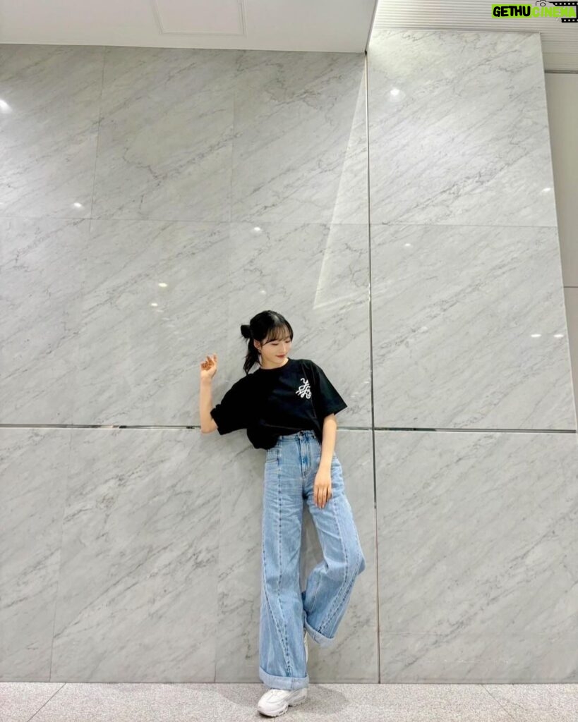 Yui Oguri Instagram - 22歳の生誕Tシャツ👕♡ もう販売終わっちゃったみたいだけど…。 自分でデザインして お気に入りだから着てみた ~！☺︎ ワンポイントロゴのデザインすき ~