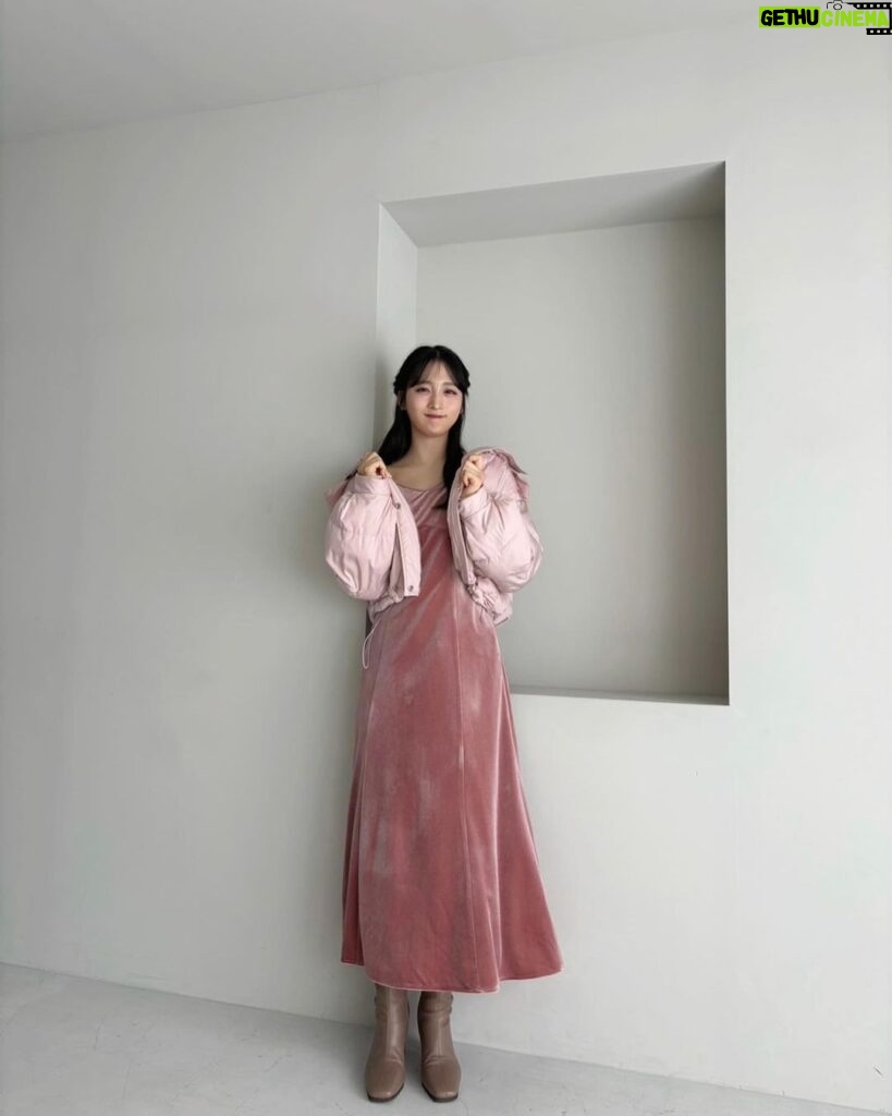 Yui Oguri Instagram - coming soon ~🩰🧴🫧 12月8日公開〜 #dazzlin#ダズリン #onepiece #pink