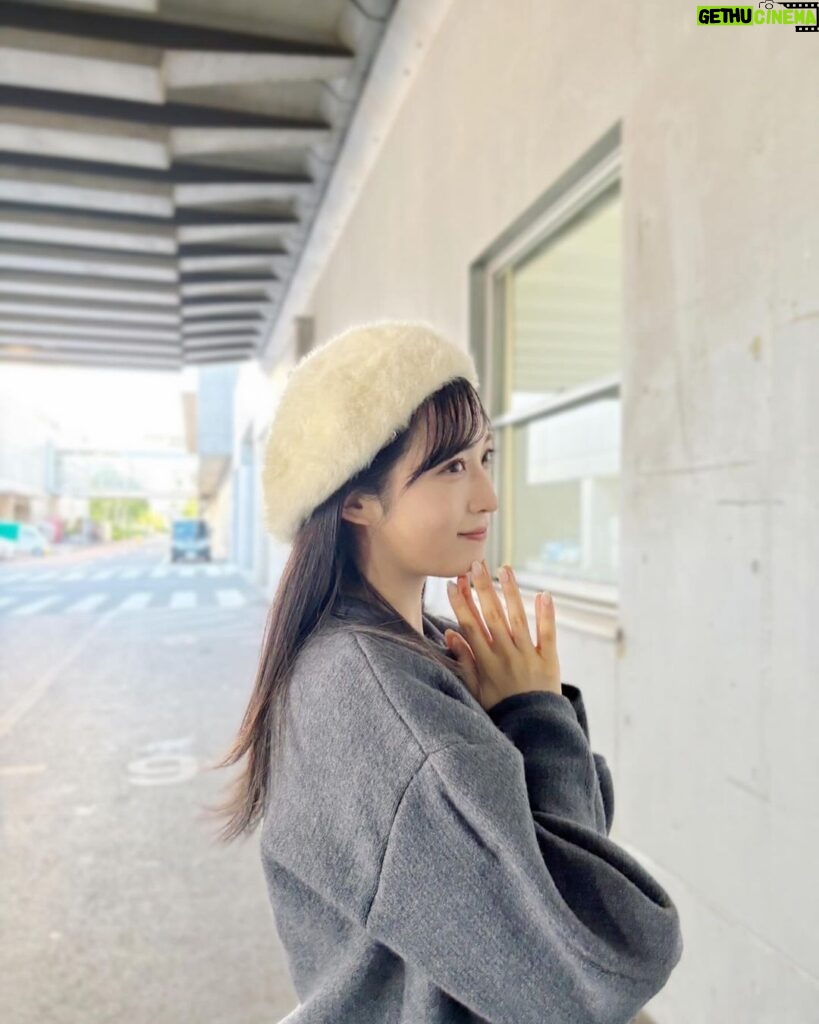 Yui Oguri Instagram - ロングブーツの時期だね~☺︎ 早めのモコモコベレー🐏🍃 #握手会 #秋コーデ#ロングブーツ #セットアップ#ベレー帽 #dazzlin
