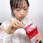 Yui Oguri Instagram - 楽屋で~~☺︎ #ポッキーの日 #ASMR #久しぶりに食べたら美味しかった