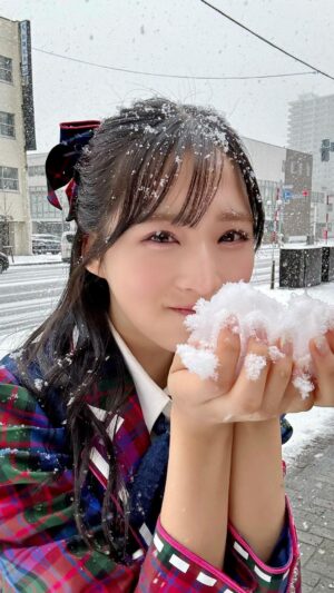 Yui Oguri Instagram - 北海道の雪はとってもふわふわ~❄️ 
#北海道
#クリスマスイブ
#優里　さん