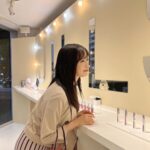 Yui Oguri Instagram - 「 かわいいに恋するすべてのひとに。PHOTO STUDIO by JILL STUART Beauty」 ⁡ ポップアップイベントに参加させていただきました~🌷🫧 世界観が可愛くて とても癒されました👼🏻🪽 普段からメイク道具のチークや ヘアケアや柔軟剤も愛用しています！！ コスメの色味はもちろん ケースも可愛くてとっても魅力的でした🪞 #ジルスチュアート #jillstuart