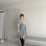 Yui Oguri Instagram - レイヤードライク ウエストジャケット🧥♡ ジャケットのシルエットが綺麗で カッコ良さと 女性らしさのある セットアップ ~🥨 カーデレイヤーバックオープンミニワンピース🫧 可愛らしさと背中が開いていて大人っぽい感じが素敵なのです ~！ 詳しくは… @dazzlin_official のWebサイト チェックしてね🧸🌷 #dazzlin