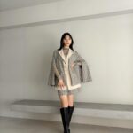 Yui Oguri Instagram - レイヤードライク ウエストジャケット🧥♡ ジャケットのシルエットが綺麗で カッコ良さと 女性らしさのある セットアップ ~🥨 カーデレイヤーバックオープンミニワンピース🫧 可愛らしさと背中が開いていて大人っぽい感じが素敵なのです ~！ 詳しくは… @dazzlin_official のWebサイト チェックしてね🧸🌷 #dazzlin