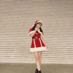Yui Oguri Instagram - Merry Christmas EVE 🎅🏻🎄💫 素敵なケータリングと… お誕生日のお祝いも幸せでしたぁ 握手会二日間 ありがとうございました！！ #個別握手会 #クリスマス#サンタコス #ケンタッキー #銚子丸