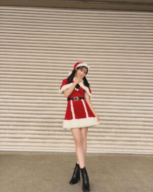 Yui Oguri Instagram - Merry Christmas EVE 🎅🏻🎄💫

素敵なケータリングと…
お誕生日のお祝いも幸せでしたぁ
握手会二日間
ありがとうございました！！

#個別握手会
#クリスマス#サンタコス
#ケンタッキー
#銚子丸