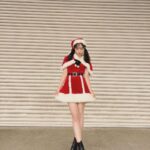 Yui Oguri Instagram - Merry Christmas EVE 🎅🏻🎄💫 素敵なケータリングと… お誕生日のお祝いも幸せでしたぁ 握手会二日間 ありがとうございました！！ #個別握手会 #クリスマス#サンタコス #ケンタッキー #銚子丸
