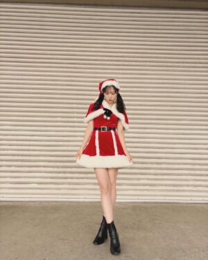 Yui Oguri Instagram - Merry Christmas EVE 🎅🏻🎄💫

素敵なケータリングと…
お誕生日のお祝いも幸せでしたぁ
握手会二日間
ありがとうございました！！

#個別握手会
#クリスマス#サンタコス
#ケンタッキー
#銚子丸