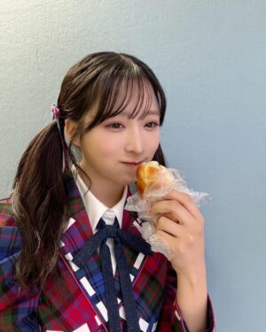 Yui Oguri Instagram - 北海道はおいしいものが
多くて困っちゃう🤤➰

ちくわパンも美味しいよね🥯♡
色んな北海道名物を頂きました！

#北海道
#ファンミーティング
#ちくわぱん
#ソフトカツゲン
#じゃがポックル#白い恋人