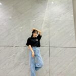 Yui Oguri Instagram - 22歳の生誕Tシャツ👕♡ もう販売終わっちゃったみたいだけど…。 自分でデザインして お気に入りだから着てみた ~！☺︎ ワンポイントロゴのデザインすき ~