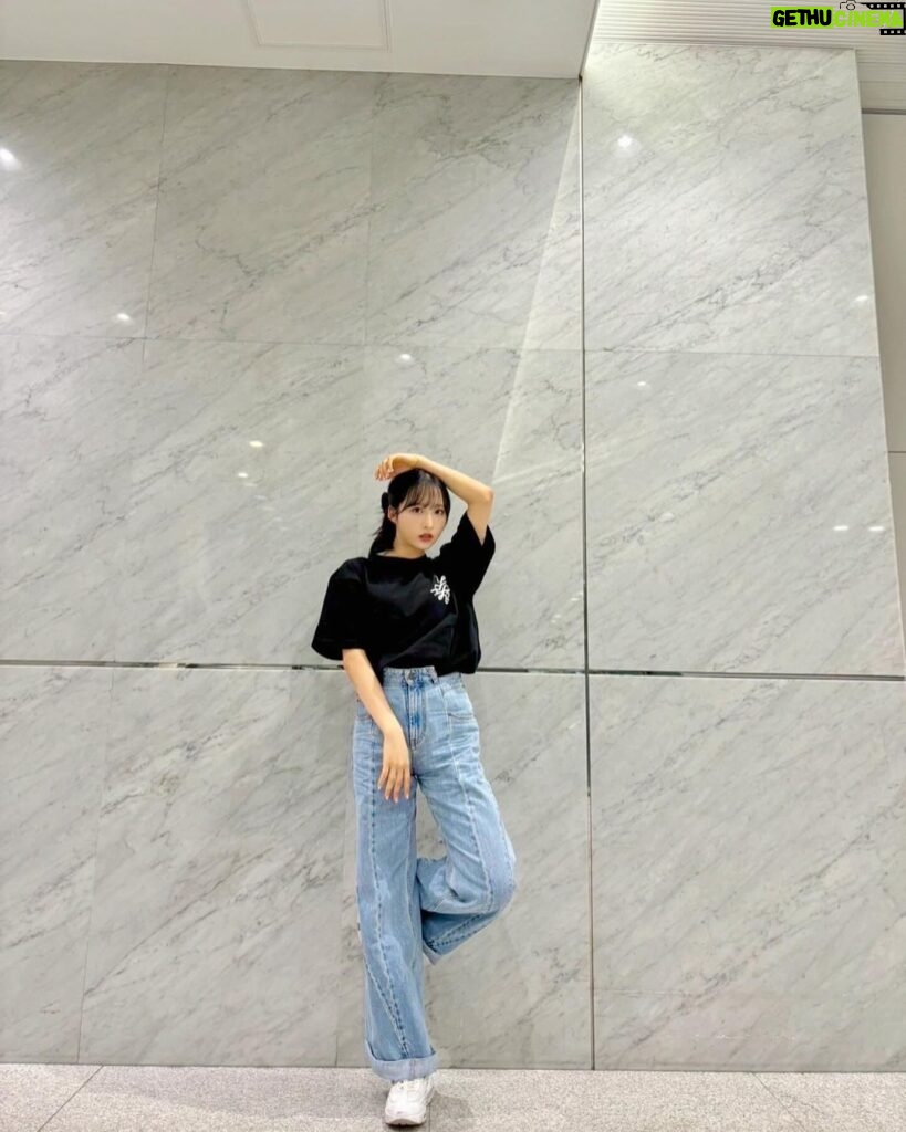 Yui Oguri Instagram - 22歳の生誕Tシャツ👕♡ もう販売終わっちゃったみたいだけど…。 自分でデザインして お気に入りだから着てみた ~！☺︎ ワンポイントロゴのデザインすき ~