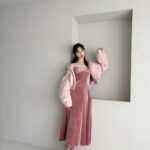 Yui Oguri Instagram - coming soon ~🩰🧴🫧 12月8日公開〜 #dazzlin#ダズリン #onepiece #pink