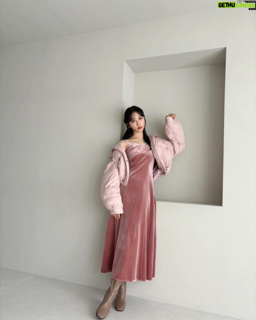 Yui Oguri Instagram - coming soon ~🩰🧴🫧 12月8日公開〜 #dazzlin#ダズリン #onepiece #pink