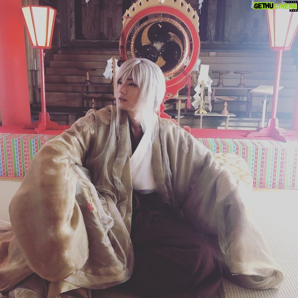 Yuki Furukawa Instagram - ドラマ「#神様のえこひいき」 神様　役 #yukifurukawa #古川雄輝
