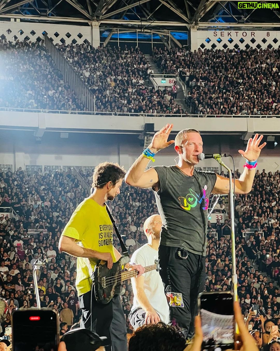 Yuki Kato Instagram - Everyone is an alien somewheređź’› Here u go, a #diaryukikato went for #yukitakonser @coldplay another bucket list checked. Blessed and grateful. Bonus foto terkahir aftermath dr konsernya, gamon sampe besoknya otw ke lokasi shooting masih aja mewek. Hehe. Jakarta, Indonesia