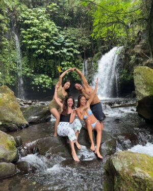 Yuki Kato Instagram - Nature’s blessings ✨

One of the perks living in Indonesia, mau istirahatkan pikiran tinggal ke alam. Mau hutan, pantai, air terjun, laut, gunung, keindahan bawah laut, bukit, you name it semua kita punya. 

Sudah diberi kemudahan ini masa kita masih aja engga ada itikad buat merawat, menyayangi dan menjaga alam kita? 

Perbuatan yg paaaling simple dan gampang adalah buang sampah pada tempatnya. Ga ada tempat sampah disekitar km? Engga ada masalah, simpan aja dulu di kantong atau di tas. Sampai kamu menemukan tempat sampah. Please bikin ini jadi habit baru kalian ya sobat, i know we can do it! Love you sobaaaaat❤️

#diaryukikato