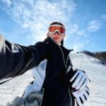 Yuki Kato Instagram - Throwback dulu boleh? kangen juga nih jatuh guling2an di salju, kepentok2 papan 🎿❄️🧡 #diaryukikato Hakuba, Nagano