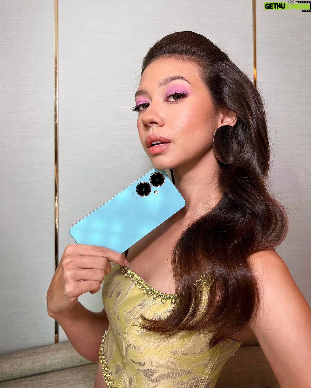 Yuki Kato Instagram - Hi sobat onlineku! Jadi beberapa hari yang lalu aku dichallenge sama @vivo_indonesia untuk product ambassador photoshoot dari rumah, dan ini hasil dari Gaya Sultan Challenge versi aku! Kalo versi kalian gimana nih? #vivoY27Series #GayaSultan #PerformaJagoan