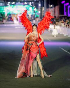 Yuki Kato Instagram - Just like a Phoenix, Yuki Kato took the crowds attention at Jember Fashion Carnaval 2023.