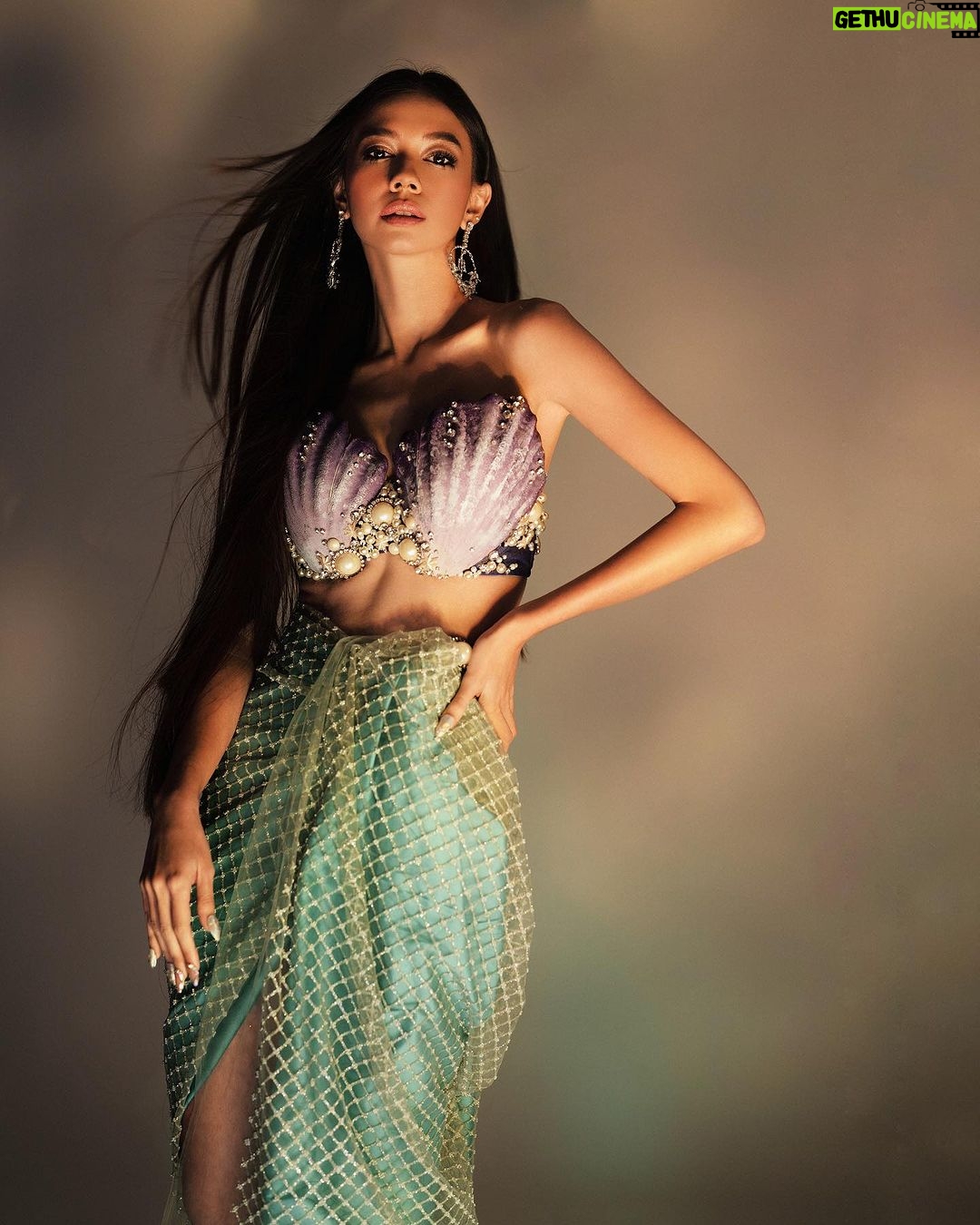Yuki Kato Instagram - “I don’t know when, I don’t know how, but I know something’s starting right now.” “I don’t see how a world that makes such wonderful things could be bad.” And also, “Watch and you’ll see, someday I’ll be part of your world.” Those are some of my favorite line from The Little Mermaid ✨ Photographer @winstongomez #winstongomez MUA @bubahalfian Stylist @carolinemeliala Hair @yezhadjohair Studio @11.11studiojakarta @ykmanagement_