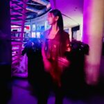 Yuki Kato Instagram – Mix and match at its best. Sebisa dan semampu kita terus menggunakan kain-kain khas dari indonesia.
Kain satin motif jumputan ada teknik tie dye dipadukan leather pants? Kenapa engga?? Have some fun! Berkain tdk selalu mesti kaku menurut aku…
Selamat bersenang-senang dengan style kalian masing-masing sobat online aku! Have a great weekend ahead!
#diaryukikato