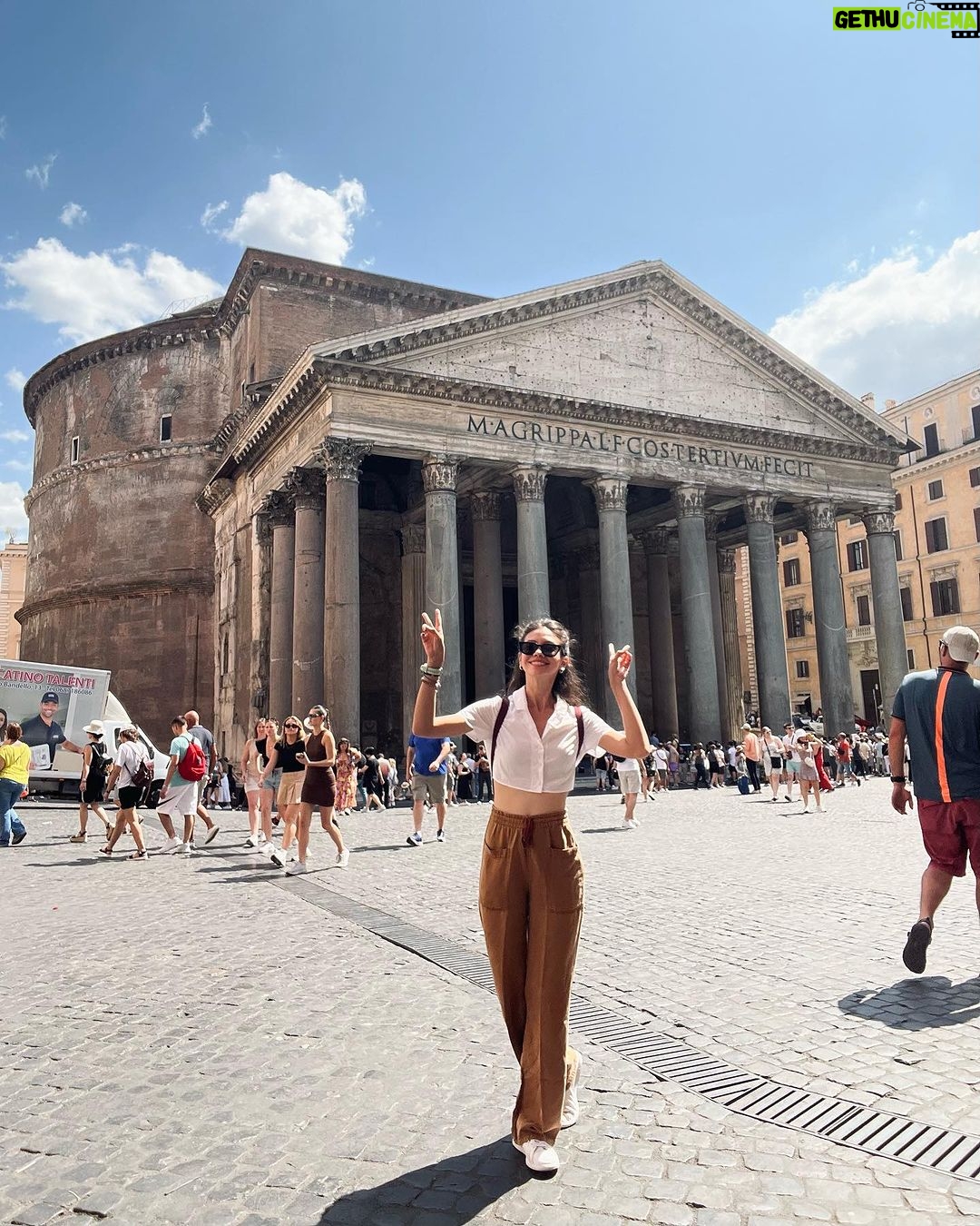 Yuki Kato Instagram - Insides of the Pantheon. A little history about Pantheon for my dearest Sobat Online, Originally built as a temple dedicated to the pagan gods of Rome, the Pantheon has been a place of worship for almost two millennia. Pantheon is a Greek word meaning “honor all Gods” so the building had special significance during the Roman Empire. Anybody wants to add? Please do share to all of us on the comment section🫶🏻 #diaryukikato Pantheon, Roma